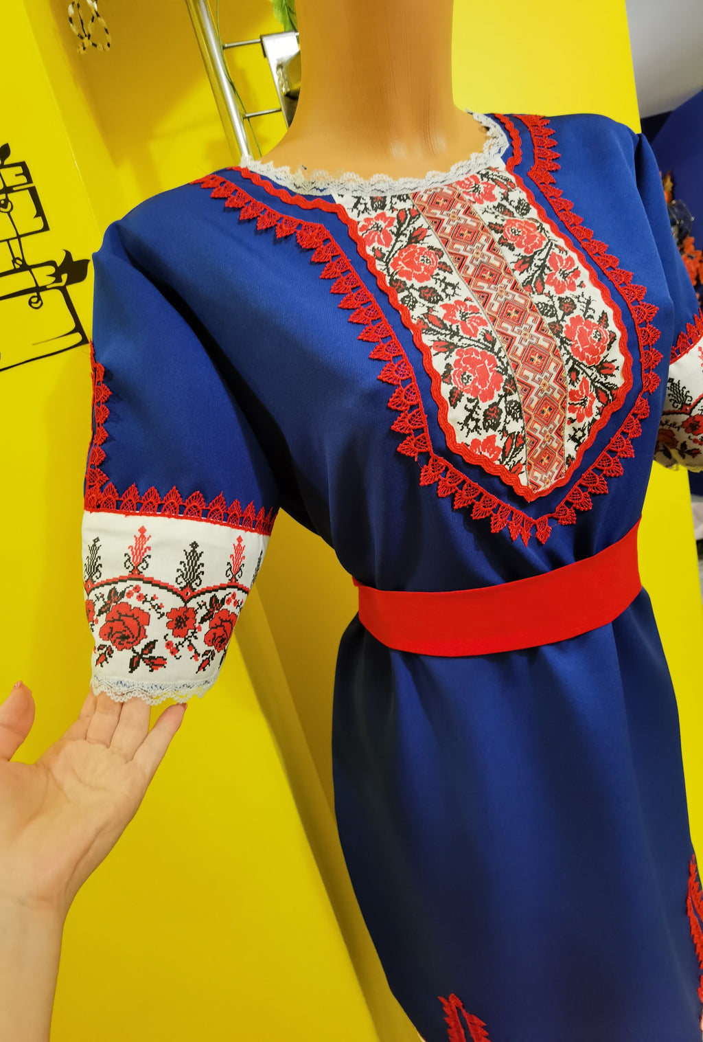 Дамска народна рокля „Гиздава българка“ – права кройка Синя