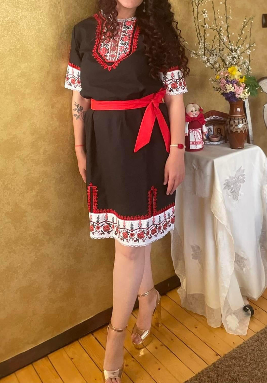 Дамска народна рокля „Гиздава българка“ – права кройка Черна