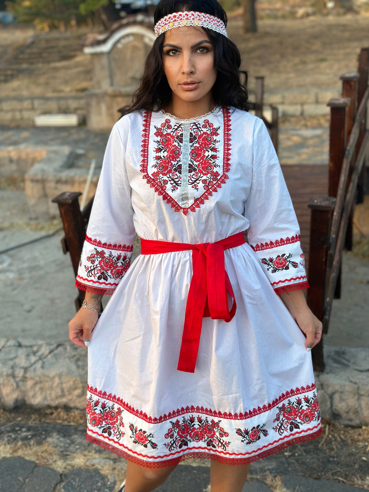 „Дамска народна рокля „Мома българка“ – бяла“