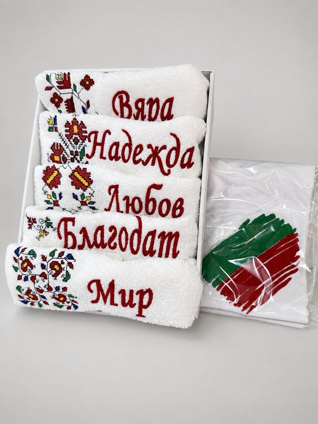 Подаръчен комплект с бродирани кърпи „Вяра, Надежда, Любов, Благодат и Мир“
